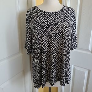 SUSAN GRAVER BLACK AND WHITE TOP, SIZE 1X